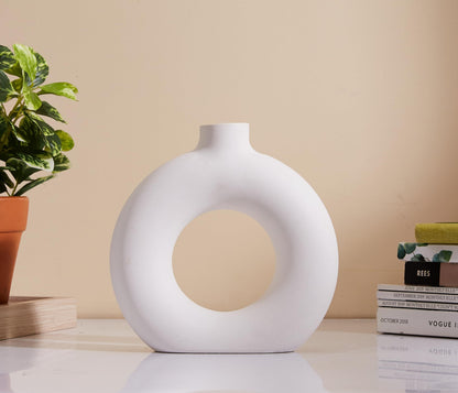 amazon basics Artisan Crafted Ceramic Donut Shaped Vase for Unique Home Decor Accent - Pack of 1, White