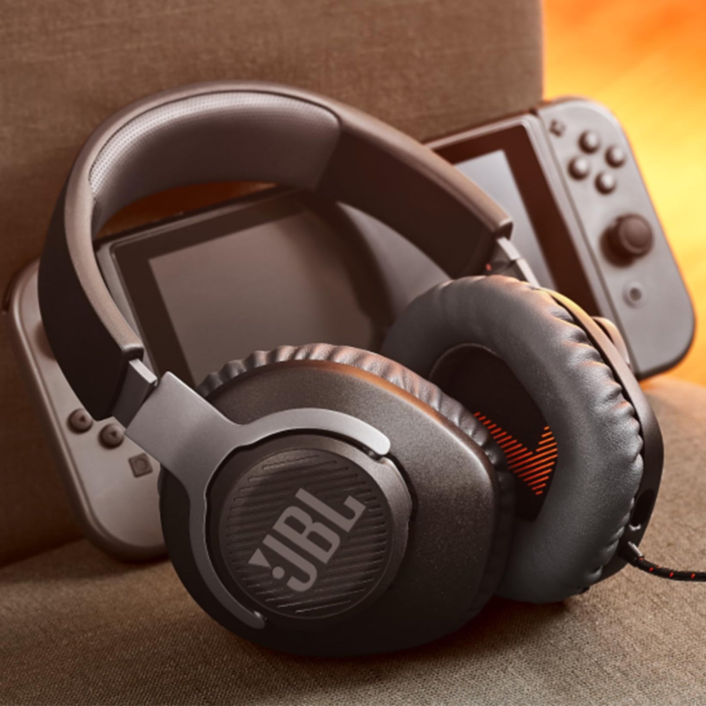 JBL Quantum 100 Wired Over Ear Gaming Headphones with Mic, 40mm Dynamic Drivers, Quantum Sound Signature, Detachable Mic, Memory Foam Cushioning, PC/Mobile/PS/Xbox/Nintendo/VR Compatible (Black)